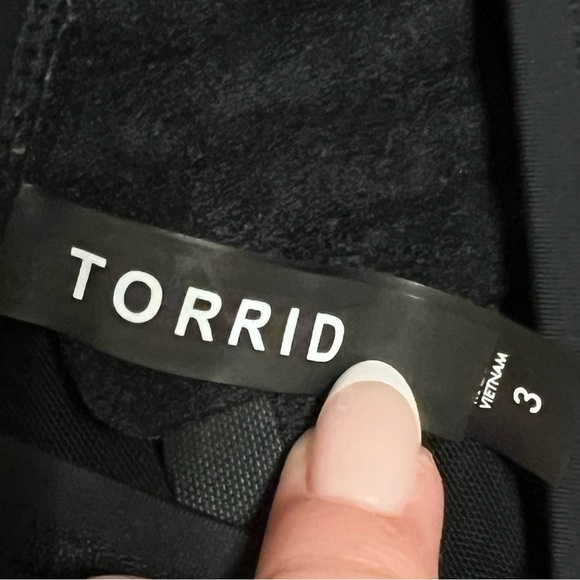 Torrid plus size one piece black swimsuit, size 3 (22/24 ladies plus size) - Picture 3 of 16